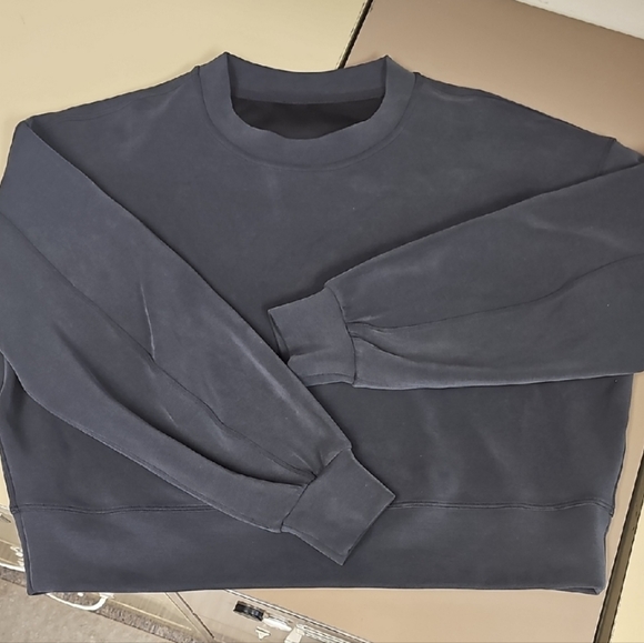 Lululemon Black Crewneck Sweater with Long Sleeves and Soft Fabric, size 6 - Picture 6 of 9